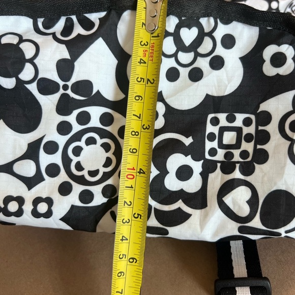 Lesportsac Black White Floral Drawstring Flap Snap Buckle Closure Medium Size - Picture 8 of 8